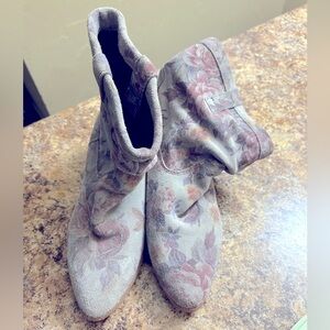 Lavender floral fashion boots.